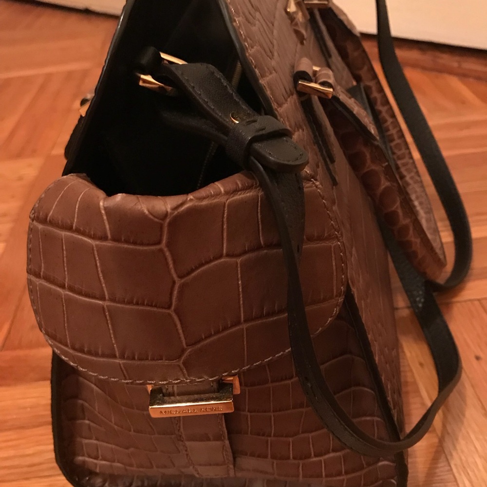 100%Brand new Michael kors purse in leather